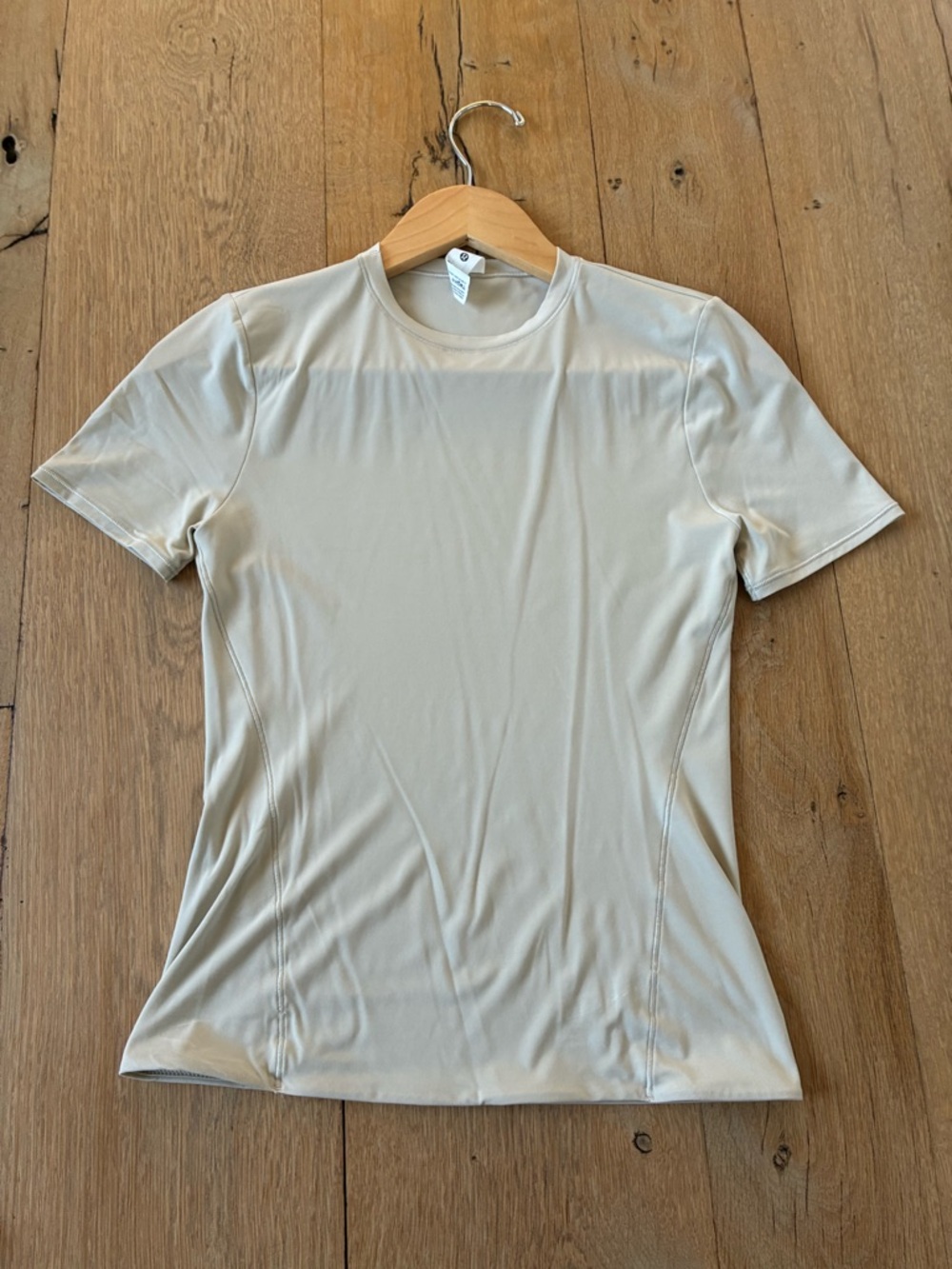 lululemon Nulu Tee size small in Light Beige